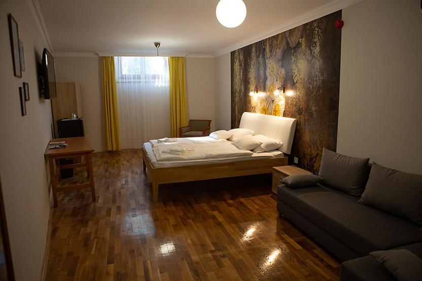 Bed and Breakfast V8-Kelemen Panzió Makó Exterior foto