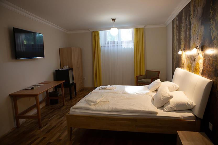 Bed and Breakfast V8-Kelemen Panzió Makó Exterior foto