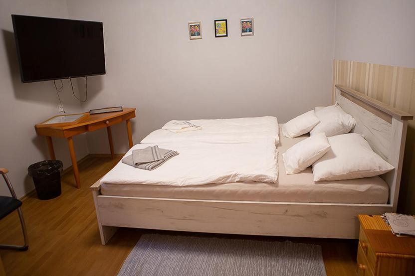 Bed and Breakfast V8-Kelemen Panzió Makó Exterior foto