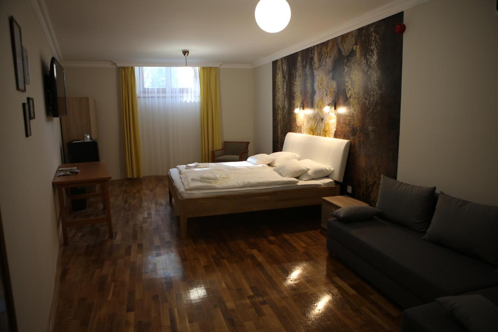 Bed and Breakfast V8-Kelemen Panzió Makó Exterior foto